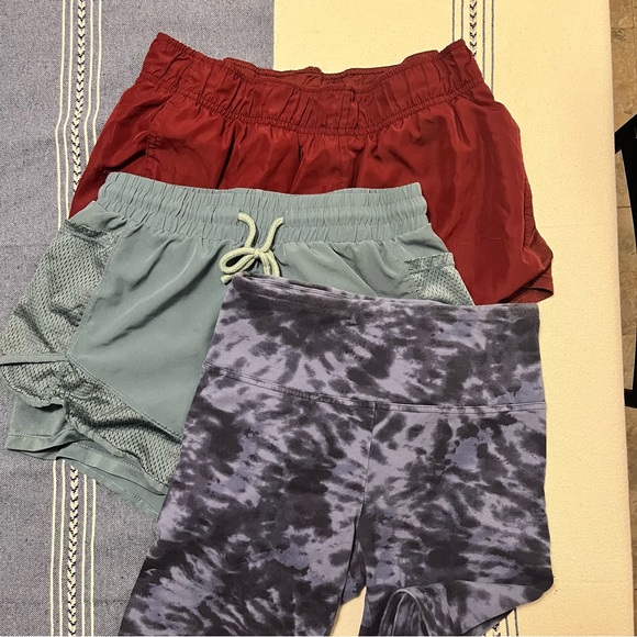 Lululemon Women's Multicolor Patterned Shorts - Picture 8 of 8
